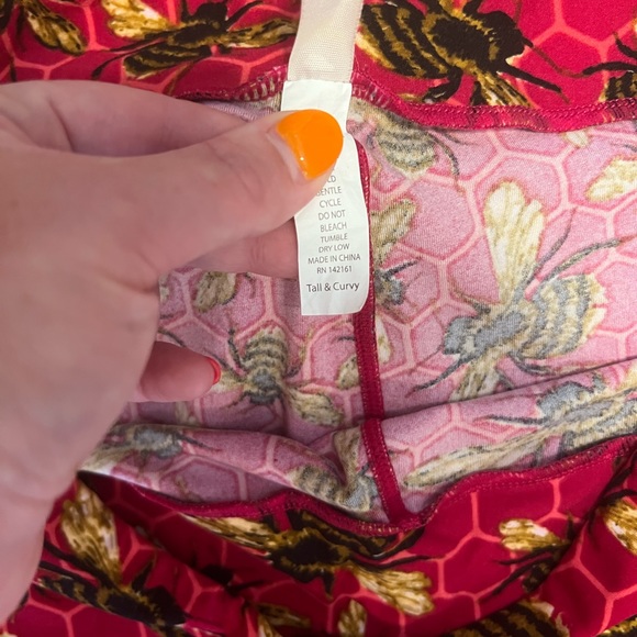 Lularoe TC Pink Bee Leggings - Picture 4 of 5